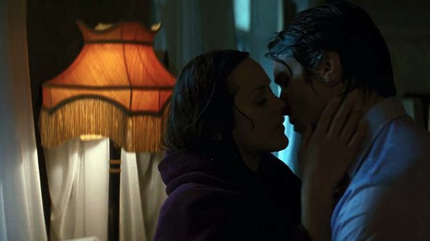 Cuplikan adegan Marion Cotillard di The Dark Knight Rises.