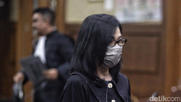 Meirizka Widjaja dan Lisa Rachmat jalani sidang kasus suap vonis bebas Gregorius Ronald Tannur. Meirizka Widjaja didakwa memberi suap kepada 3 hakim PN Surabaya.