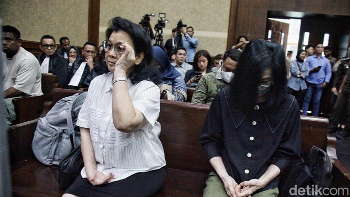 Meirizka Widjaja dan Lisa Rachmat jalani sidang kasus suap vonis bebas Gregorius Ronald Tannur. Meirizka Widjaja didakwa memberi suap kepada 3 hakim PN Surabaya.