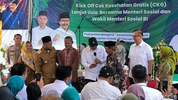 Mensos Gus Ipul memimpin kick off Cek Kesehatan Gratis di Gresik