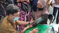 Banyak warga yang memanfaatkan layanan ini meskipun ulang tahunnya sudah lewat.