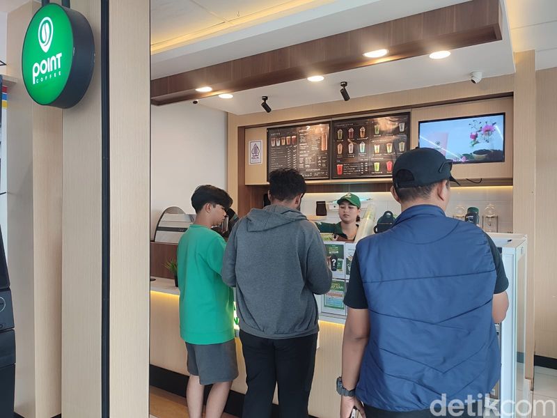 Minimarket di Bali Jual 500 Cup Kopi Sehari Berkat View Mewah Danau Batur