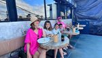 Keseruan Nia Ramadhani Makan Bareng Keluarga Bakrie dan Geng Cendol