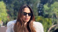 Nia Ramadhani, aktris cantik yang kerap membagikan momen serunya bersama keluarga di Instagram. Ia juga diketahui baru saja memenangkan pertandingan Lagi-Lagi Tennis Internasional bersama Raffi Ahmad. Foto: Instagram @ramadhanibakrie