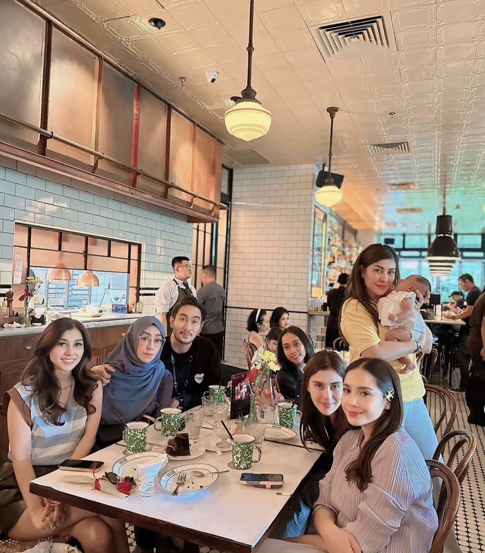 Nisya Ahmad Asyik Kulineran Bersama Nagita Slavina dan Keluarga Nisya Ahmad Asyik Kulineran Bersama Nagita Slavina dan Keluarga