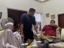 Pak Muh Bakal Jadi Kakek, Peluk Miskah dan Yislam Jaidi hingga Nangis