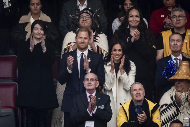 7. Invictus Games sendiri memiliki makna khusus dalam kisah cinta mereka. Pada 2017, Meghan dan Harry pertama kali tampil di hadapan publik sebagai pasangan saat menghadiri Invictus Games di Toronto. Foto: AP/Aaron Chown