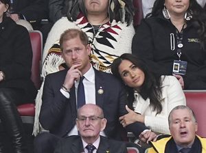 Bahasa Tubuh Pangeran Harry Terungkap di Publik, Minta Cium Meghan Markle