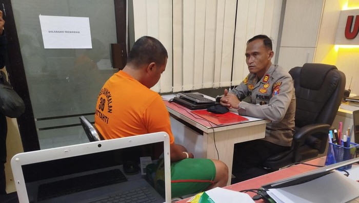 Pelaku curanmor di Bangkalan saat diperiksa di kantor polisi
