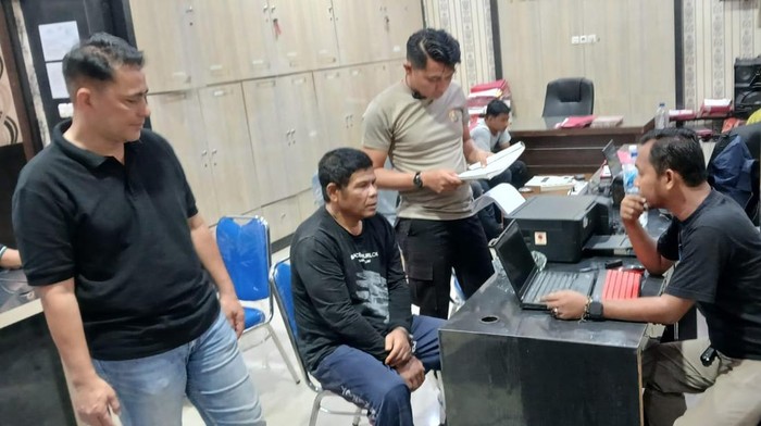 Pelaku PR saat ditangkap polisi.