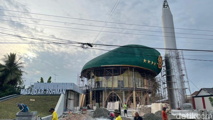 Pembangunan Masjid berbentuk baret bernama Masjid Ar Rohman di Pangandaran.