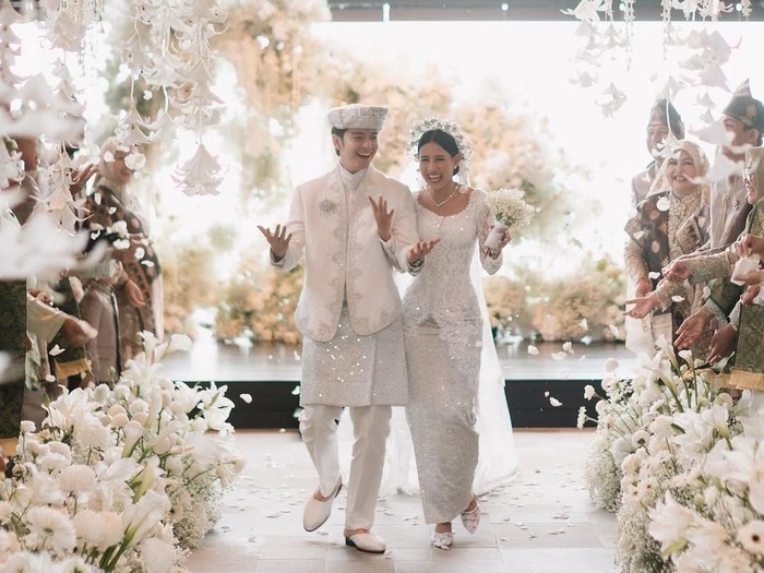 Foto Pernikahan Angga Yunanda dan Shenina Cinnamon