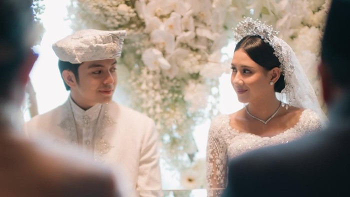Pernikahan Angga Yunanda dan Shenina Cinnamon
