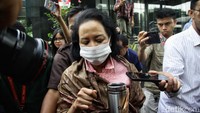 Rini diperiksa terkait kasus korupsi di PT Perusahaan Gas Negara tbk (PGN) yang tengah diusut KPK.