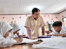 Prabowo Pangkas Anggaran Dinas ke LN demi Perbaiki 330 Ribu Sekolah