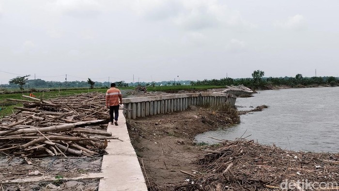 Proyek senilai Rp 40 M di Bojonegoro yang baru seumur jagung, ambruk