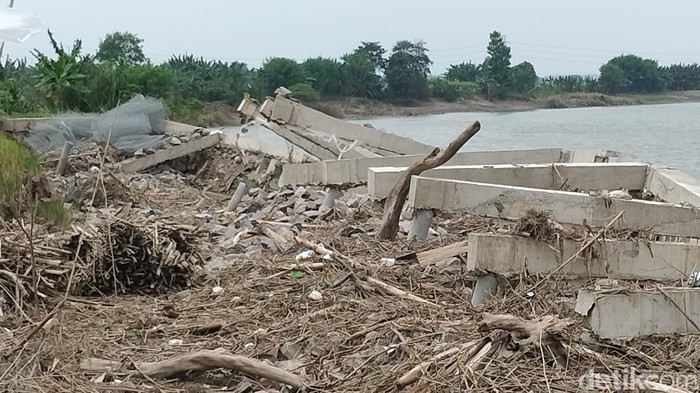 Proyek senilai Rp 40 M di Bojonegoro yang baru seumur jagung, ambruk