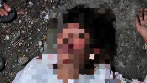 R, pria pencuri motor di Desa Jeropuri, Kecamatan Praya Timur, Lombok Tengah, NTB, terkapar lemas setelah diamuk massa. (Istimewa)