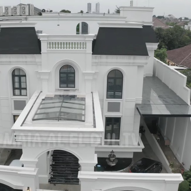 Potret Rumah Sarwendah, Ada Kolam Renang dengan Air Pegunungan