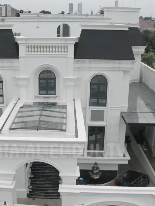 Potret Rumah Sarwendah, Ada Kolam Renang dengan Air Pegunungan