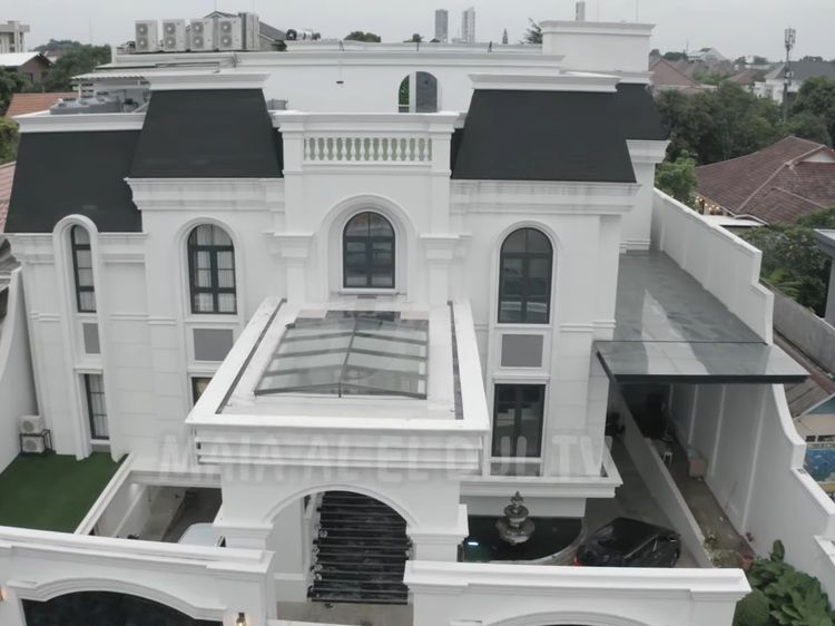 Potret Rumah Sarwendah, Ada Kolam Renang dengan Air Pegunungan
