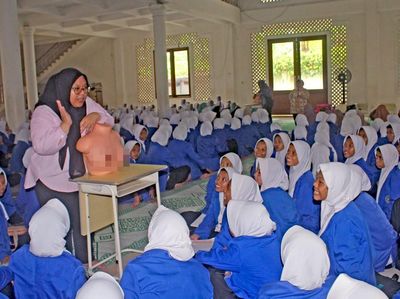 Santri Pesantren Diedukasi Pentingnya Deteksi Dini Kanker Payudara