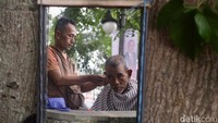 Idrus pun sudah memiliki pelanggan setia. 