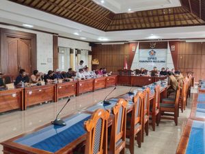 Wilayahnya Diklaim Desa Lain, Warga Sepang Kelod Mengadu ke DPRD Buleleng
