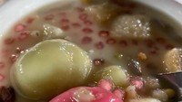 Wedang Ronde Sekoteng Bandung di Jalan Agus Salim, Menteng, Jakarta Pusat ini juga tak kalah enak. Untuk sekoteng original harganya Rp 25.000, sedangkan jika ditambah ronde dibanderol Rp 28.000. Foto: Google Review