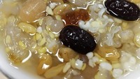 Sekoteng ASUC tak kalah enak dari racikan yang lainnya. Isinya komplet, ada pacat cina, kacang hijau kupas, hingga kacang merah. Harganya Rp 25.000-an. Foto: Google Review