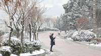 Publikasi Iran Front Page mengatakan pada Jumat (7/2) provinsi utara Iran mengalami hujan salju lebat dan mengatakan Organisasi Meteorologi Iran memperingatkan akan datangnya penurunan suhu.  