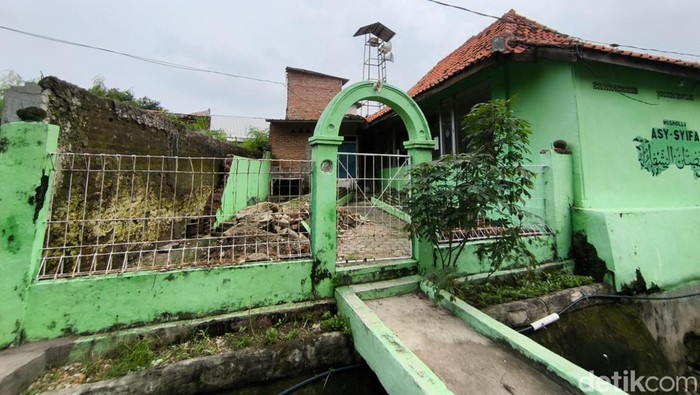 Situs Makam Panjang Cirebon