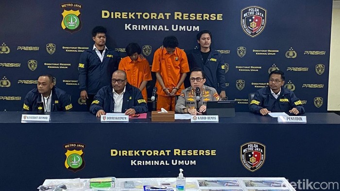 Subdit Resmob Ditreskrimum Polda Metro Jaya menangkap 2 penjambret viral yang bikin bocah di Jaksel tersungkur.