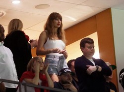 Potret Tegangnya Taylor Swift Nonton Pacar Tanding di Super Bowl 2025
