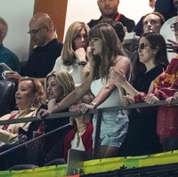 Seperti terlihat dari hasil foto jepretan para fotografer di Super Bowl 2025, Taylor Swift tampak tegang selama menonton Super Bowl. Terlebih tim kekasihnya Travis Kelce, Kansas City Chiefs, diungguli Philadelphia Egales. Foto: Dok. AP Photo, AFP Photo