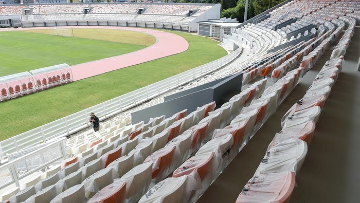 Foto udara Stadion Segiri di Samarinda, Kalimantan Timur, Senin (10/2/2025). Renovasi stadion dengan fasilitas berstandar internasional yang menelan anggaran APBN sebesar Rp74,58 miliar itu telah selesai pengerjaannya dan selanjutnya akan dikelola oleh Pemerintah Kota Samarinda yang kemudian siap digunakan oleh klub sepak bola Borneo FC Samarinda. ANTARA FOTO/M Risyal Hidayat/tom.