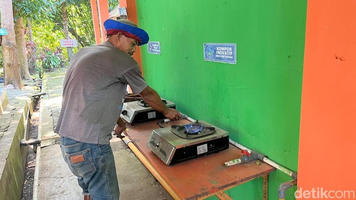 Warga Talangagung Malang memanfaatkan gas metana untuk memasak