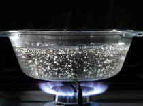 4 Cara Pakai Alat Masak Bahan Kaca Tanpa Takut Pecah