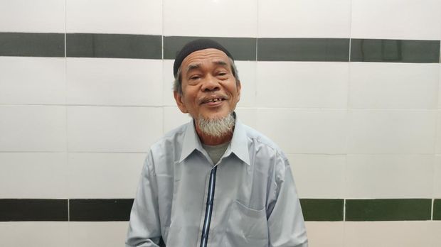 Amsaruddin bercerita pengalaman cucunya berobat pakai program UHC (Foto: Istimewa)