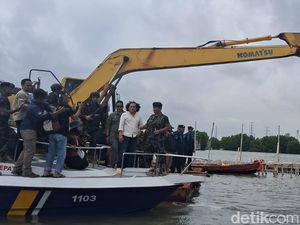 Dibongkarnya Pagar Laut Sepanjang 3 Kilometer di Bekasi