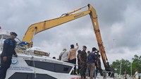 KKP dipimpin langsung oleh Direktur Jenderal (Dirjen) Direktorat Jenderal Pengawasan Sumber Daya Kelautan dan Perikanan(PSDKP) Pung Nugroho Saksono (Ipunk). PT TRPN sendiri merupakan salah satu pihak yang melakukan reklamasi untuk kegiatan penataan pelabuhan di Pangkalan Pendaratan Ikan Paljaya/Foto: Andi Hidayat
