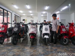 Nasib Kelanjutan Subsidi Motor Listrik di Tangan Airlangga