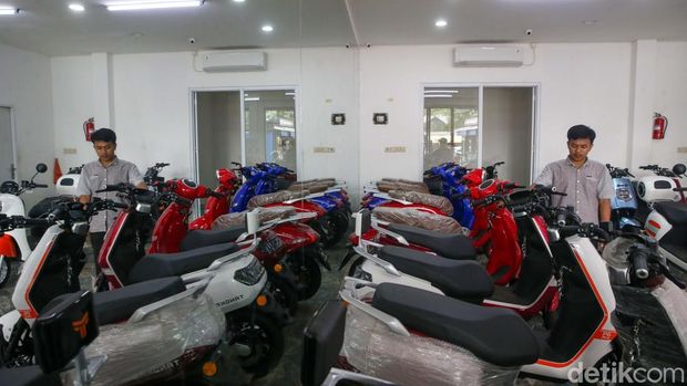 Subsidi Rp 7 juta per unit untuk pembelian sepeda motor listrik telah berlangsung selama 2024. Rencananya program itu akan diperpanjang pada 2025.