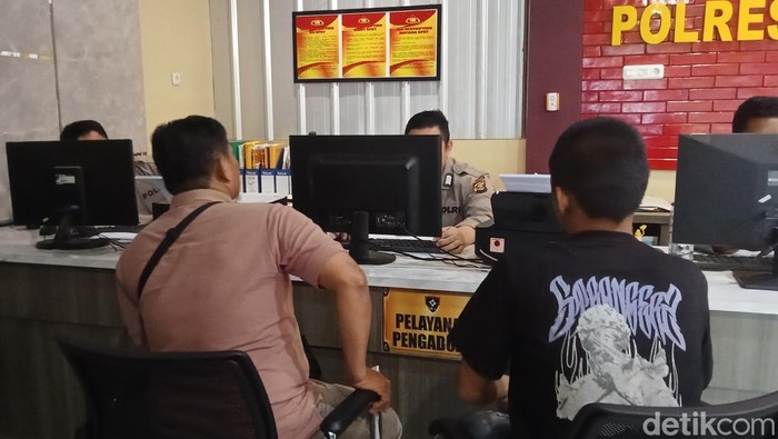 Ayah korban penganiayaan melapor ke SPKT Polresta Palembang.
