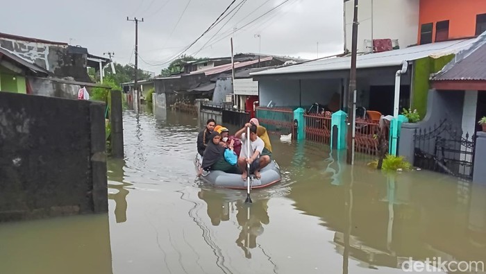 Banjir di Perumnas Antang, Kelurahan Manggala, Kecamatan Manggala, Makassar.