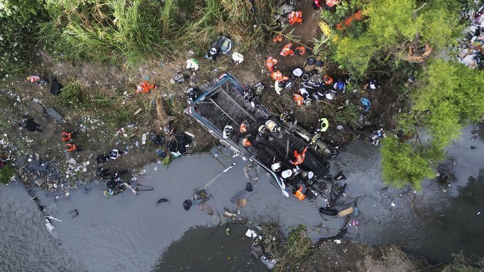 Bus Terjun ke Sungai di Guatemala, 51 Orang Tewas Sebuah bus terjun sungai di Guatemala City, Senin (10/2/2025) waktu setempat. 51 orang penumpang tewas dalam kecelakaan tersebut.