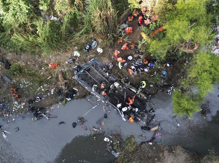Horor! 51 Penumpang Bus Tewas Usai Jatuh ke Sungai Tercemar Limbah