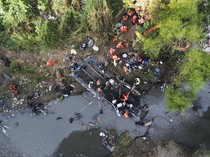 Horor! 51 Penumpang Bus Tewas Usai Jatuh ke Sungai Tercemar Limbah