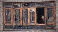Dalam insiden tersebut, sedikitnya lima rumah tinggal yang terdiri dari tiga rumah berlantai tunggal dan dua rumah berlantai tiga hangus terbakar.  