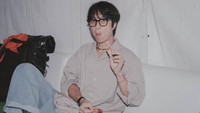 Punya banyak followers di Instagram, Dikta terkenal dengan gayanya yang santai dan keren, termasuk saat sedang ngemil. Foto: Instagram @dikta